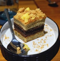 Lapis Surabaya Selai Nanas Madu (East Java) KAUM Jakarta